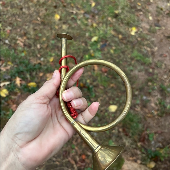 BRASS HORN VINTAGE CHRISTMAS ORNAMENT - Picture 4 of 11